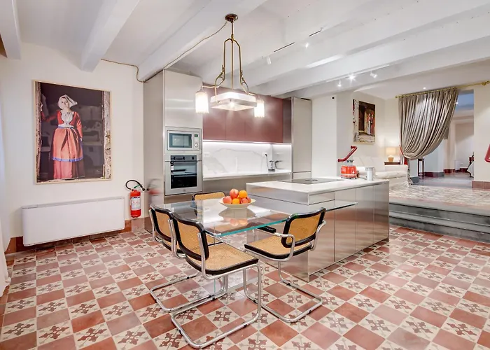 Right House - Stampace Historic Centre * Кальяри